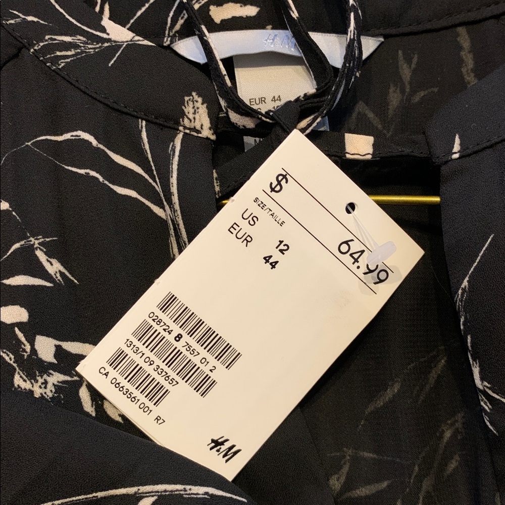 SOLD H&M Women’s Black White Floral Pleated 3/4 Sleeve Tie Waist Midi Dress - Picture 7 of 9